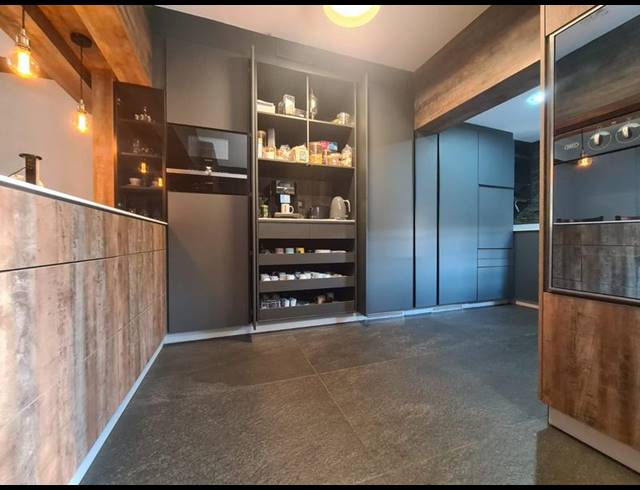 4 BEDROOM TOWNHOUSE FOR SALE IN MUSGRAVE